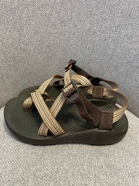 CHACO- woman’s size 8 Z/2 Classic